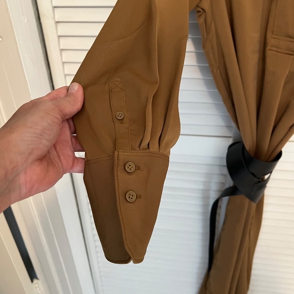 NWT. Banana Republic Satin Long Sleeve Midi Dress. Size M - Picture 4 of 5